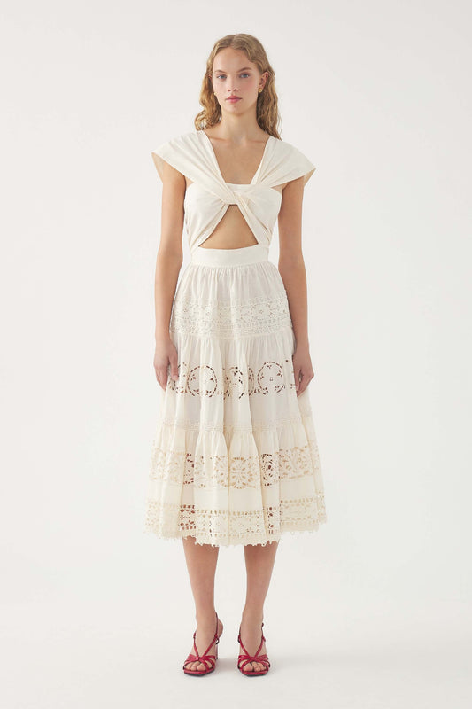 Vestido bordado con recortes Mila